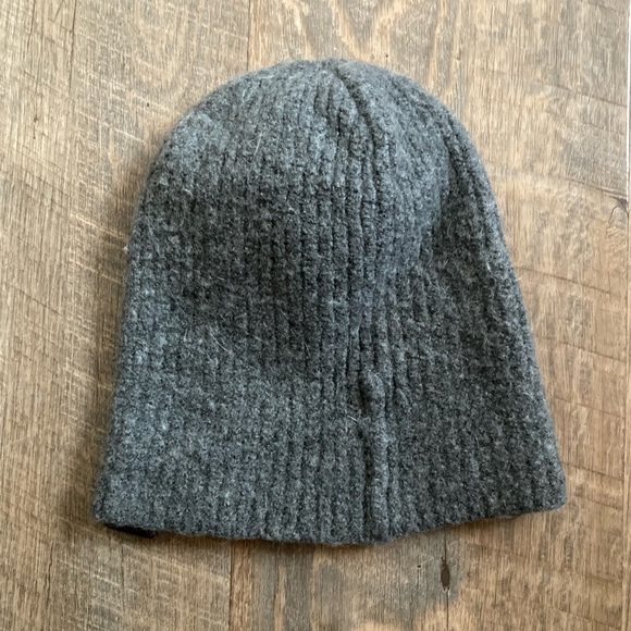 COACH | 100% Wool Ribbed Grey Winter Beanie - Picture 3 of 4
